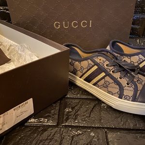 Women Gucci GG sneakers